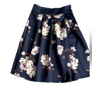 Haute Monde navy Floral midi pull on skirt Size L